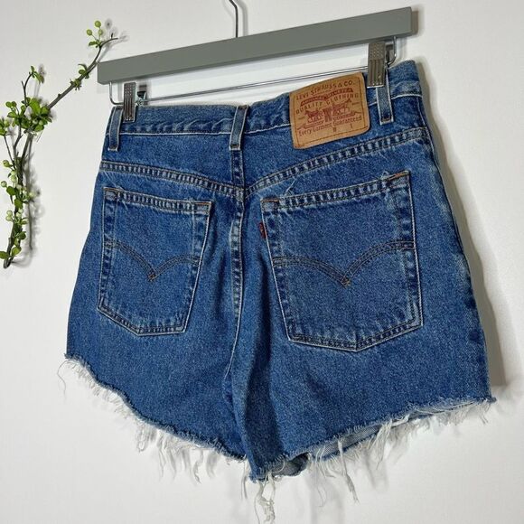 Levi's Classic Blue Denim Shorts - Picture 3 of 9